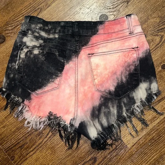 KanCan Black, Cream Red Distressed High Waist Fray Hem Jean Debim Shorts Size 27 - Picture 3 of 10
